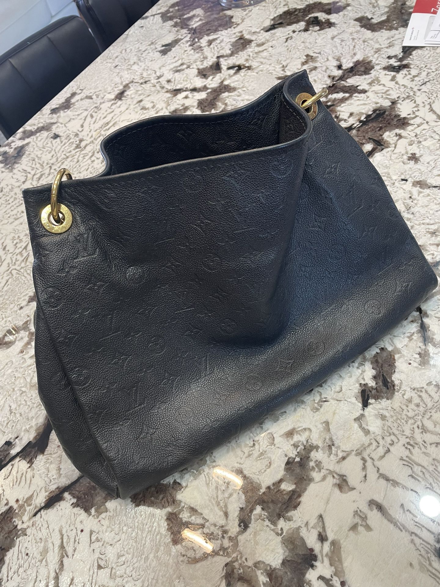 Louis Vuitton Art MM Chest Bag Backpack for Sale in Philadelphia, PA -  OfferUp
