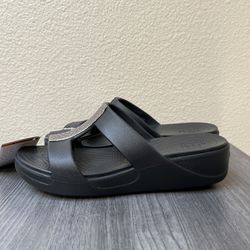 New Women’s Crocs Black Sandals, Size 9