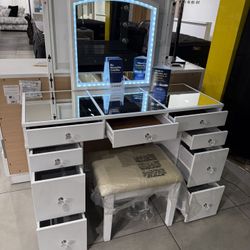 Vanity With LED Light ‼️‼️‼️‼️