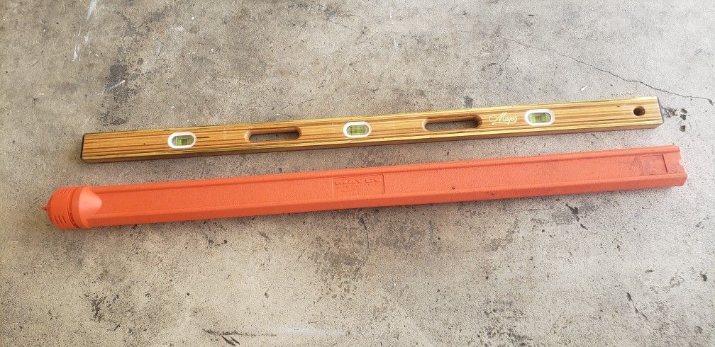 Mayes Vintage 4' Wood Level W/ Case