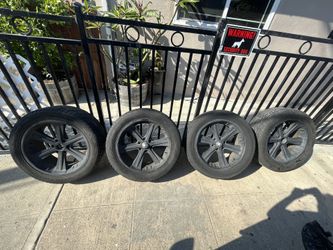 Tires 305/45 r22