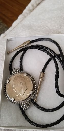 Beautiful mens silver bow tie!