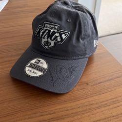 LA Kings - Signed Luc Robitaille Hat