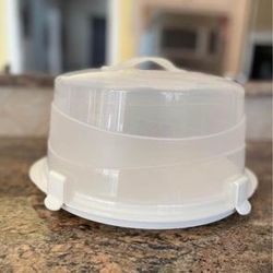 Cake Carrier with Clear Plastic Cover