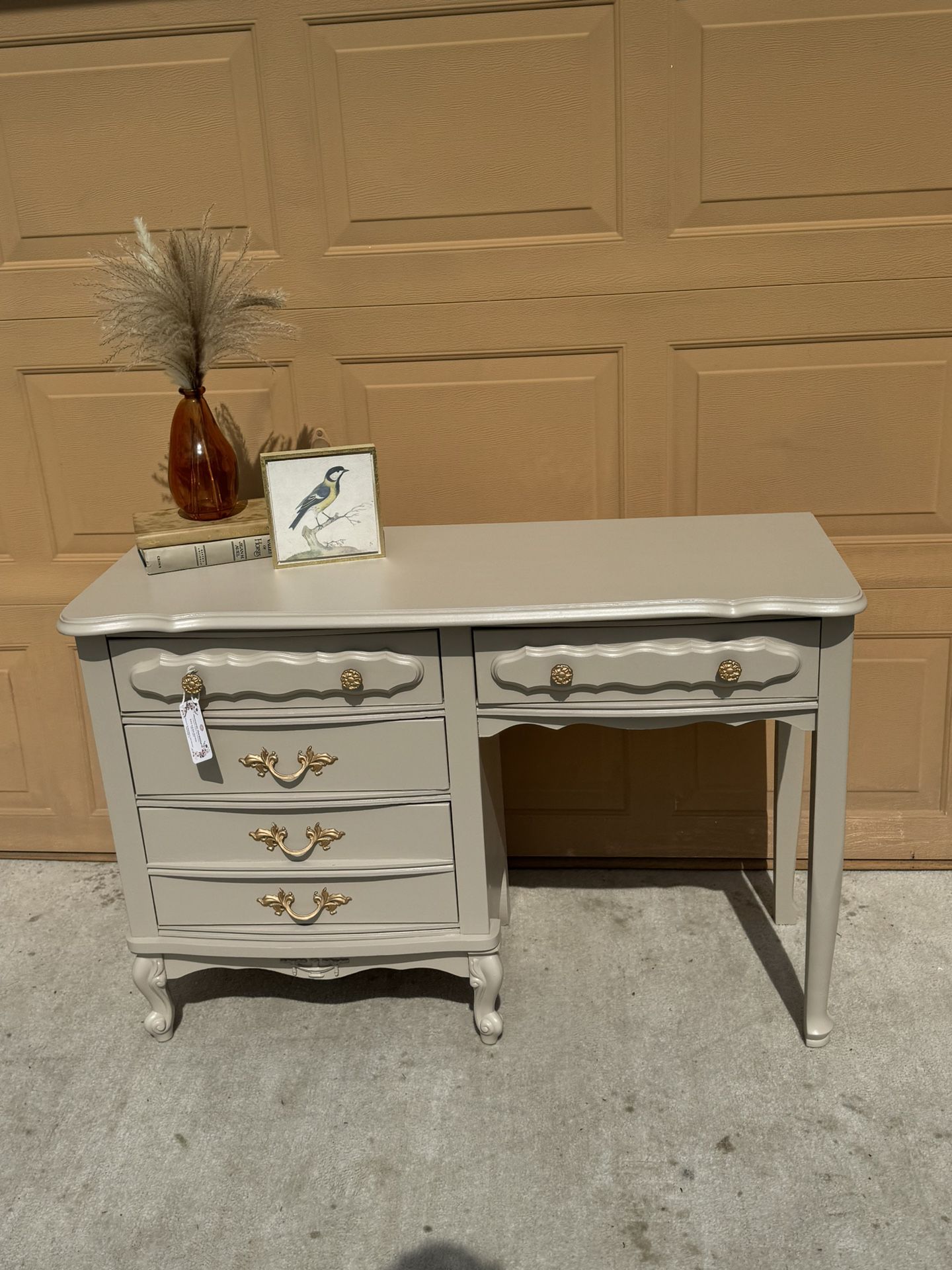 Gorgeous Sears bonnet French Provincial Desk. Delivery Available 