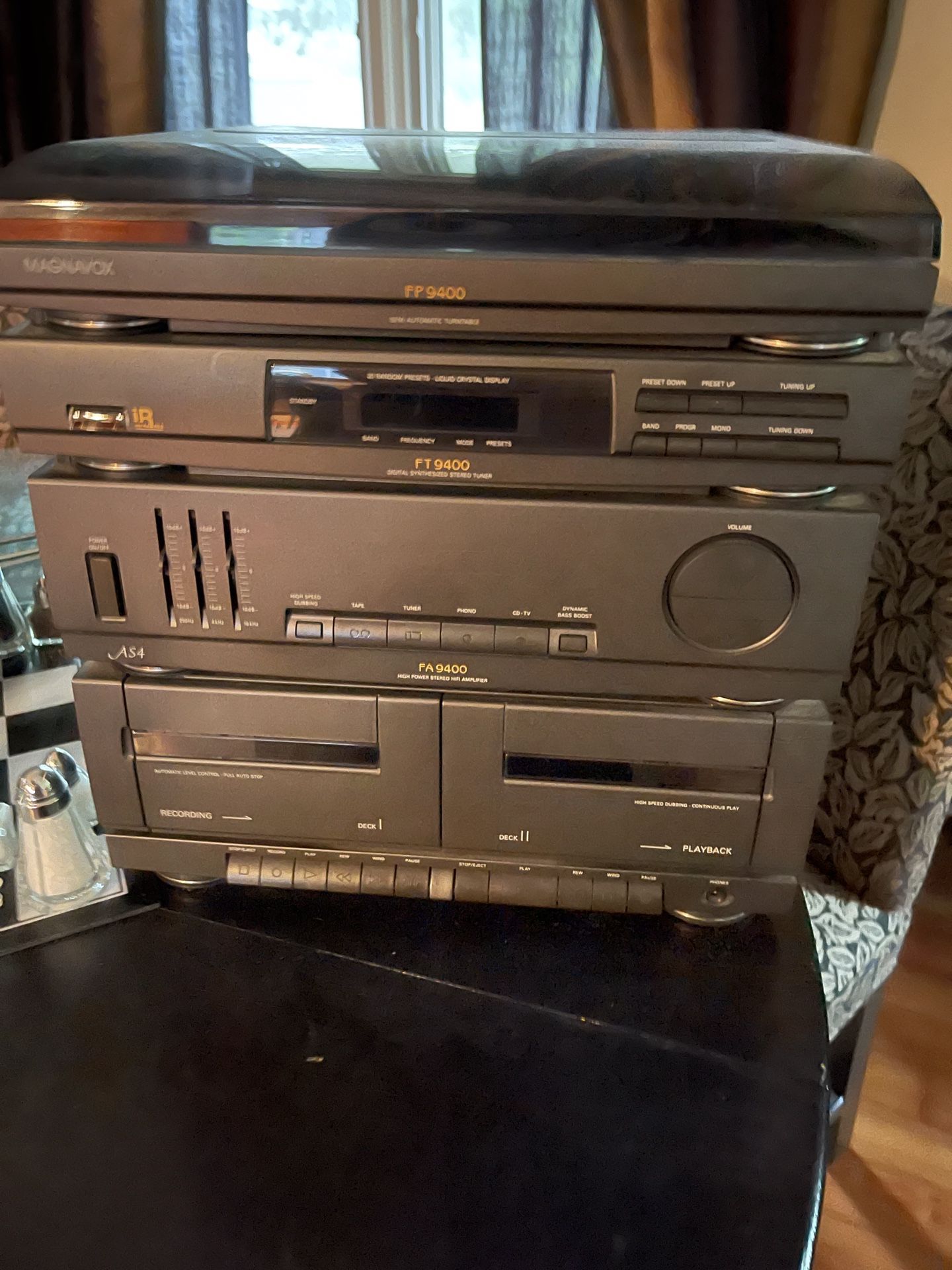 MAGNAVOX FP FT FA 9400 REMOTE, TURNTABLE STEREO AMPLIFIER TUNER CASSETTE PLAYER WITH SPEAKERS