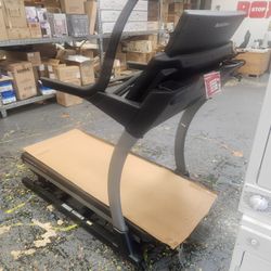 Going Out Of Business Norditrack Comercial Treadmill 