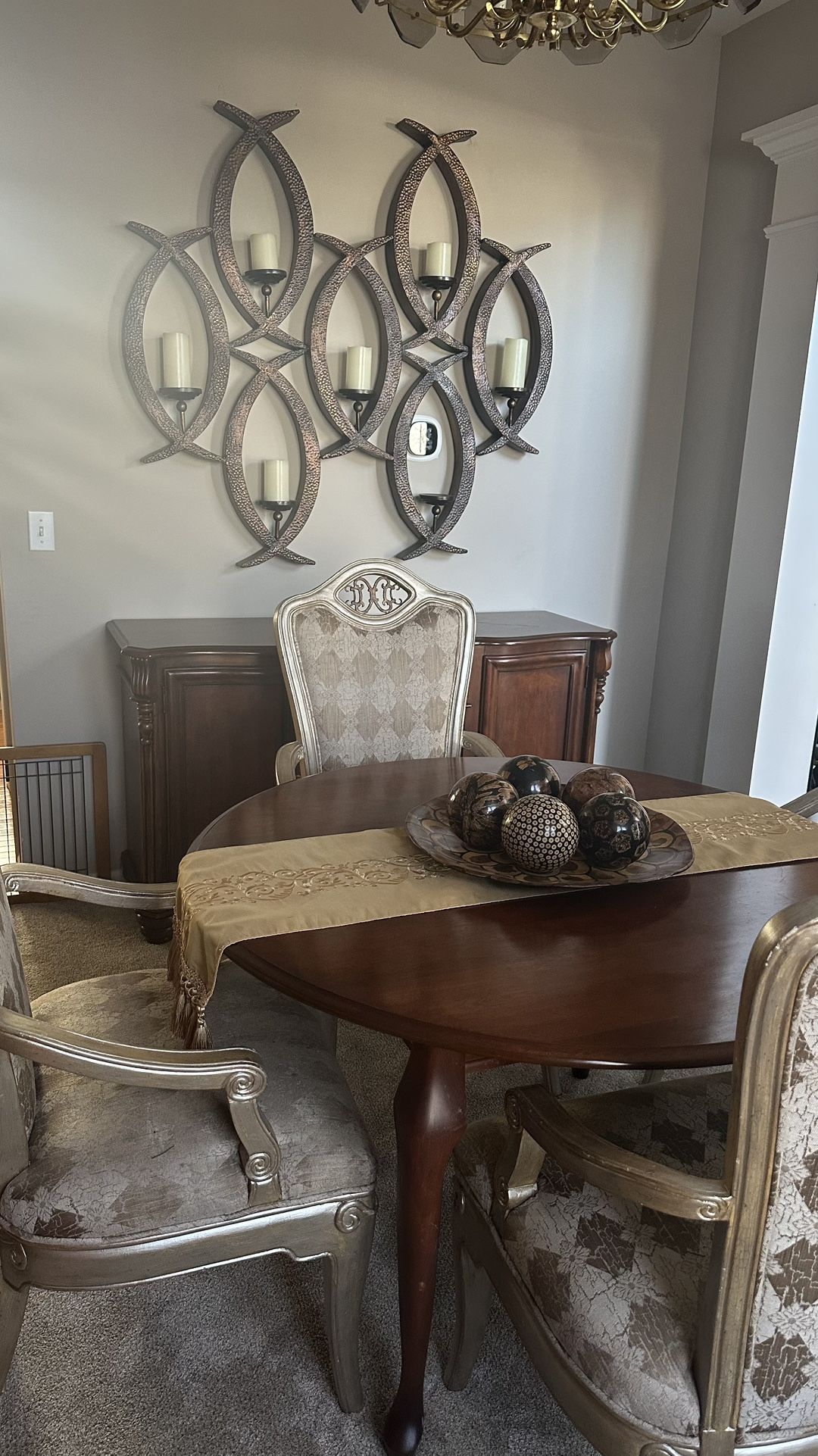 Dining room table & Chairs