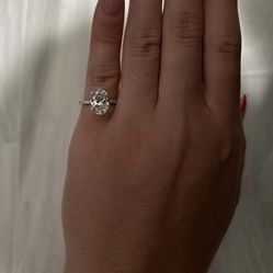 Ladies Engagement Ring 