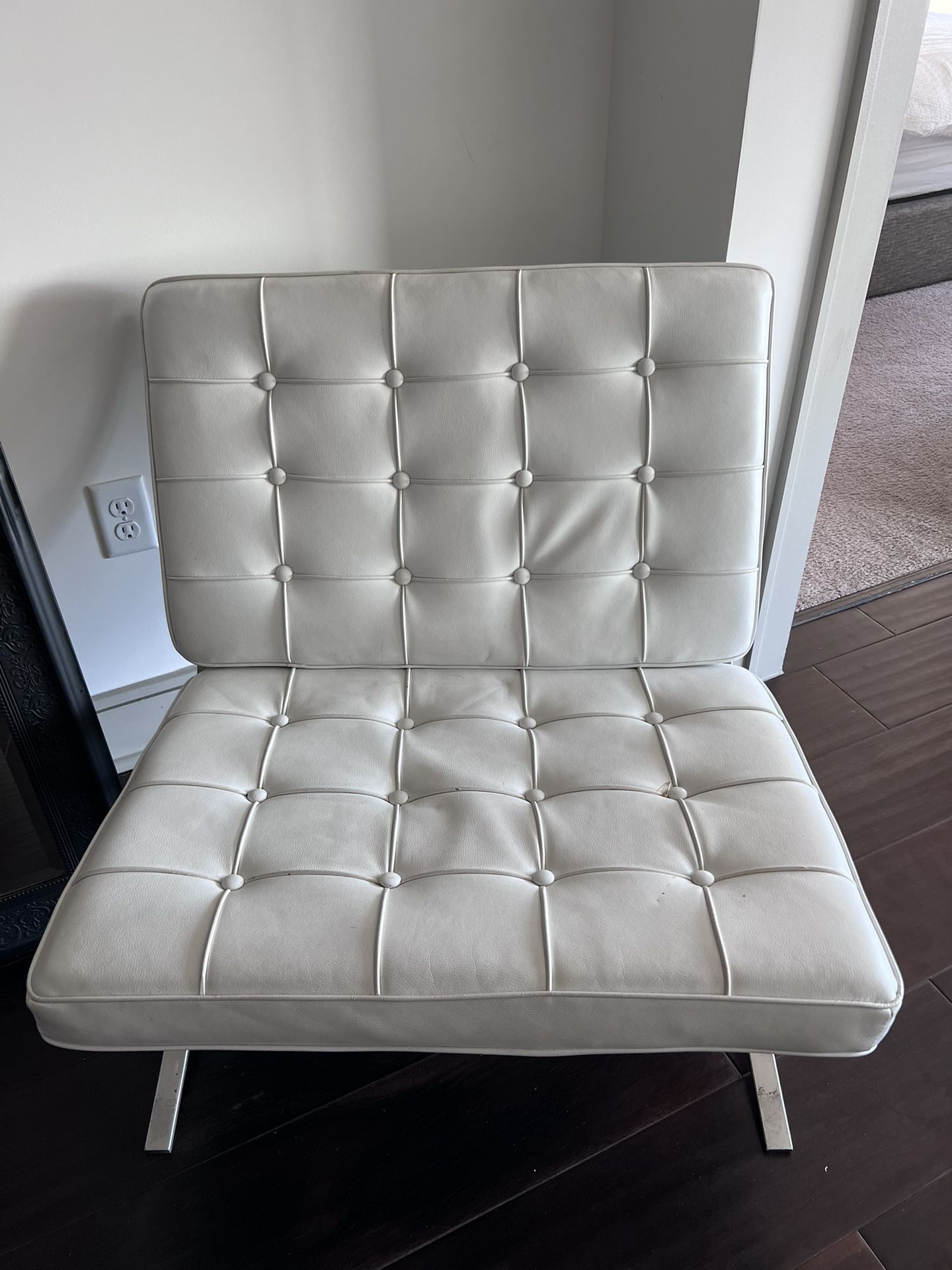 White Leather Barcelona Chair for Sale in Houston, TX OfferUp
