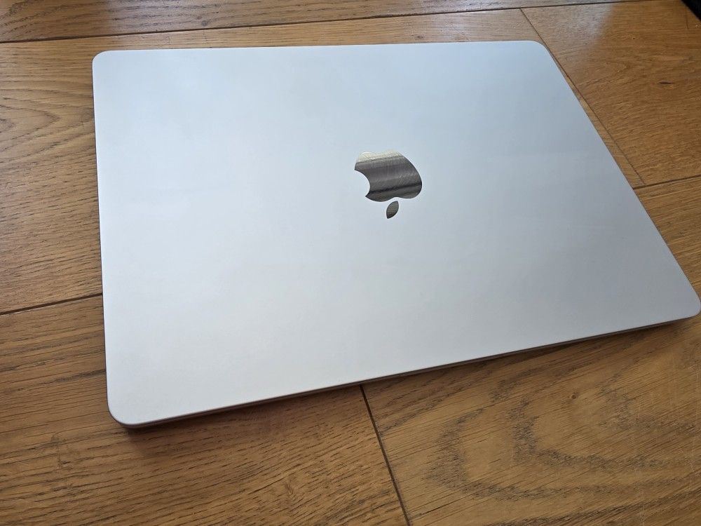 2024 Apple MacBook Air M3 13" 13.3