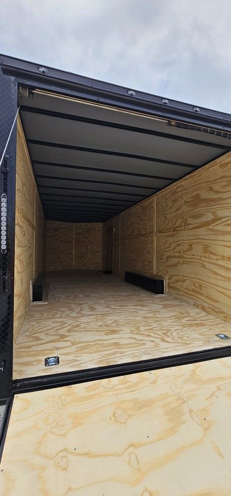 Trailer Enclosed 81/2×24 Extra Feet High Polycore 0.80 It's For 10.000 Pounds