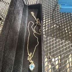 Gold 14K And Topaz Stone Necklace With 14K Gold 18 Inches Chain