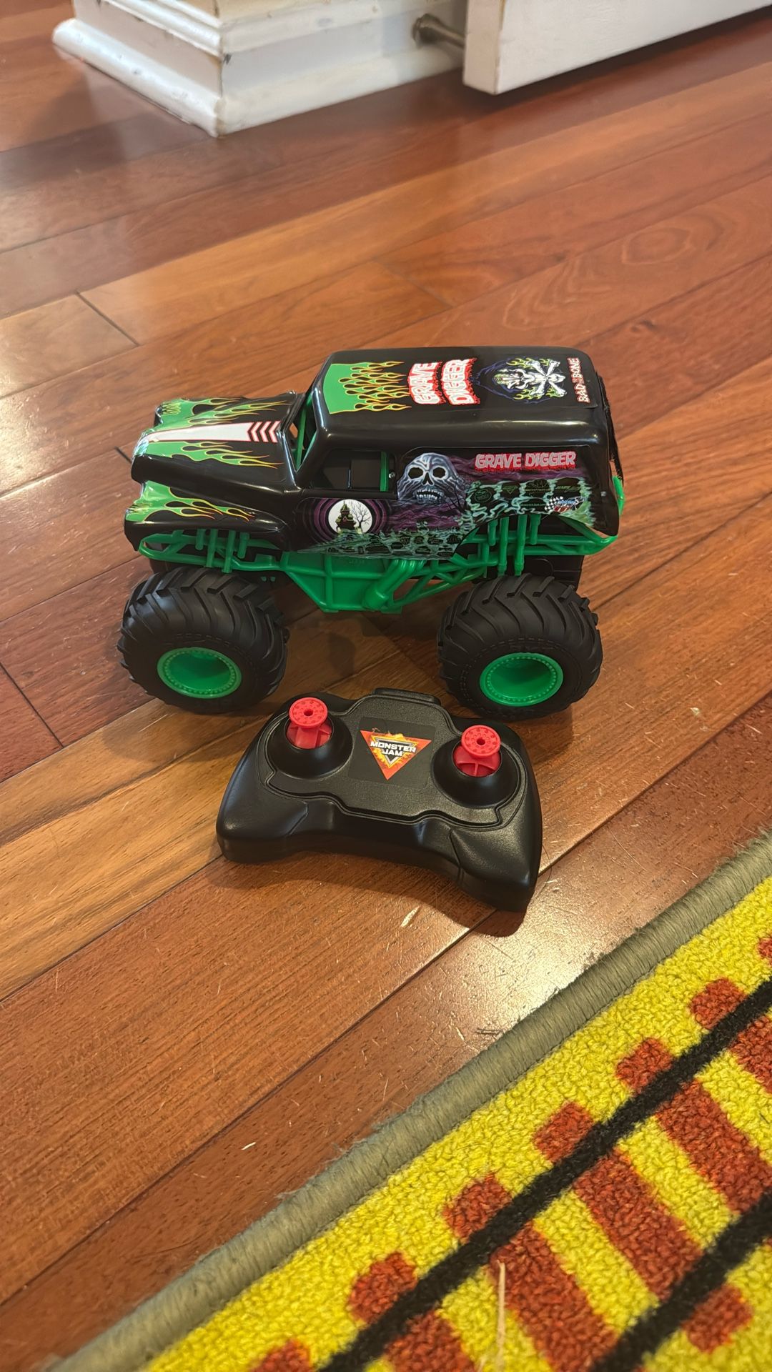 🛻 Monster Jam Grave Digger Remote Control Truck