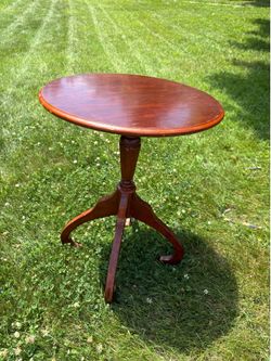 Bombay Company Mahogany Round Side End Pedestal Table