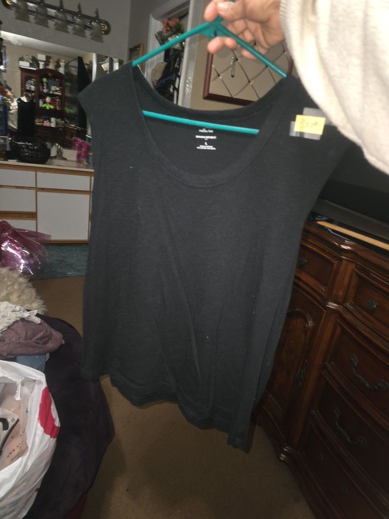 Black No Sleeves Banana Republic Top LG. $2