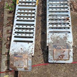 Tri+Fold Loading Ramps