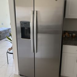 GE Refrigerator Doors
