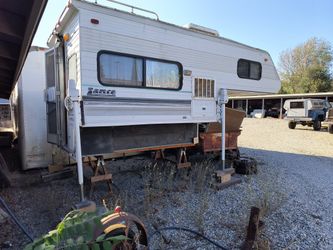 1997 Lance Squire 3000 Truck Camper
