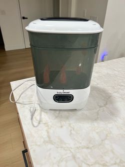 Baby Brezza bottle sterilizer and dryer