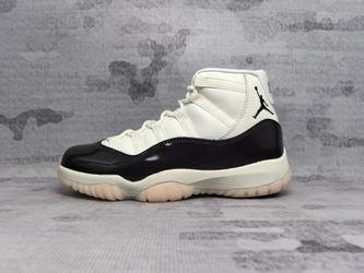 Air Jordan 11 WMNS “Neapolitan