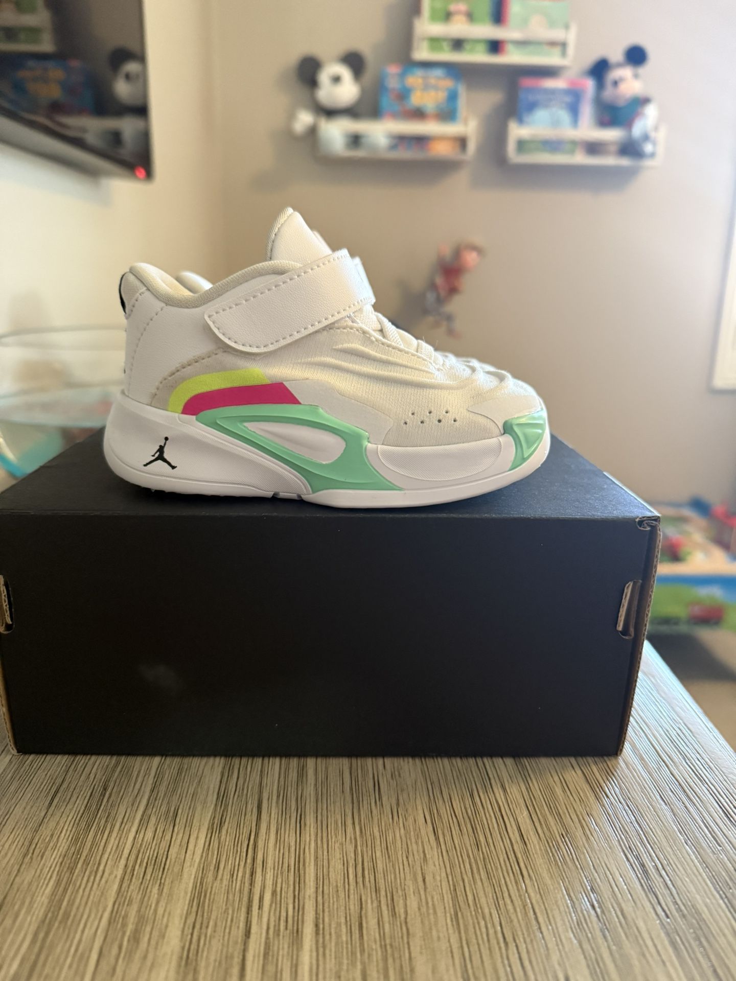 toddler Shoes size 6 Air Jordan Luca