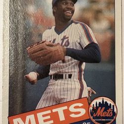 *GREAT CONDITION* Mookie Wilson 1984 Card