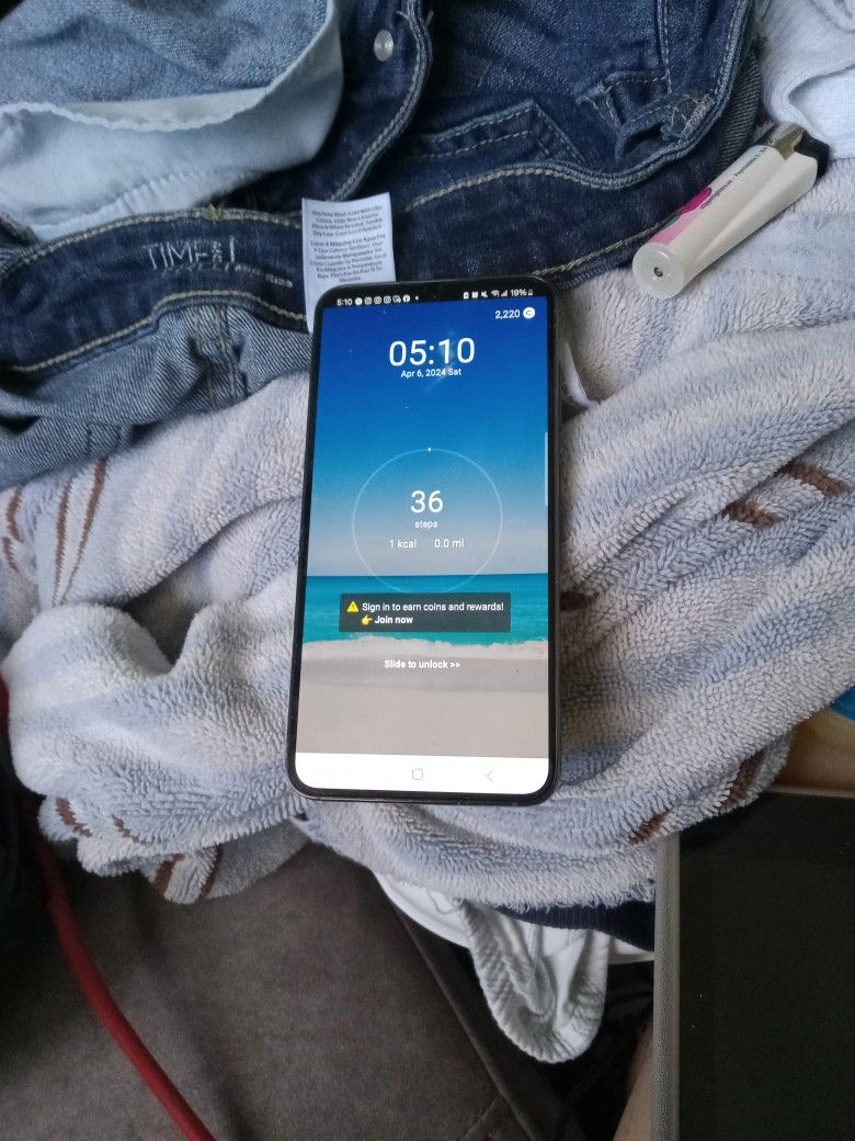 Samsung galaxy s23 newish