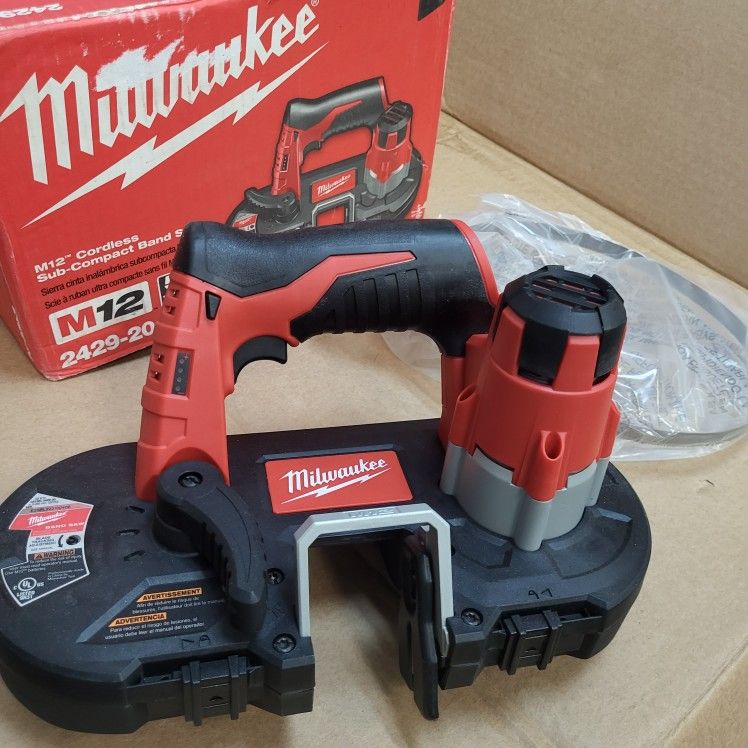 Milwaukee M12 12V Lithium-Ion Cordless Sub-Compact Band Saw (Tool-Only)