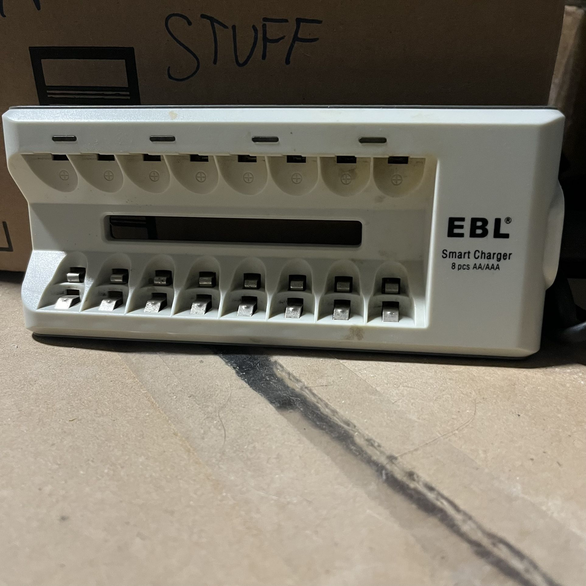 EBL Smart Battery Charger 8 Slot for AA and AAA