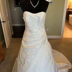 Size 8 Wedding Gown