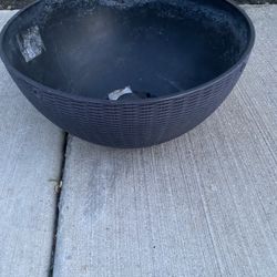 Plastic flower pot
