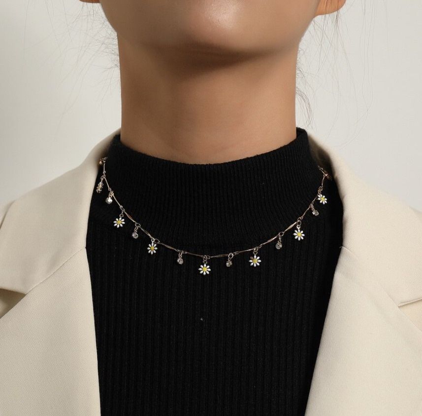 Beautiful flowel necklace for women