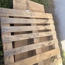Free Wooden Pallets