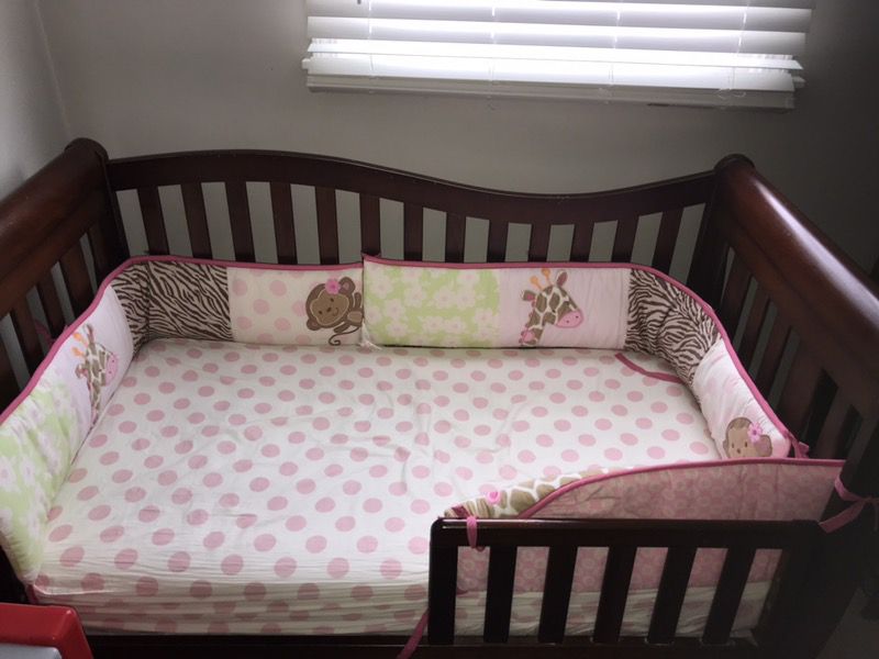 Crib, changing table, changing pad, mattress (complete set)