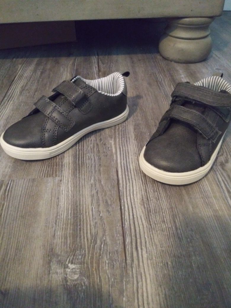 Carter's shoes ( size 9 toddler )