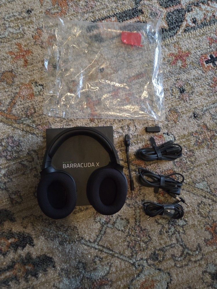 Razer Barracuda X Wireless Gaming & Mobile Headset (PC, PlayStation, Switch, Android, iOS): 2.4GHz Wireless + Bluetooth - LIKE NEW