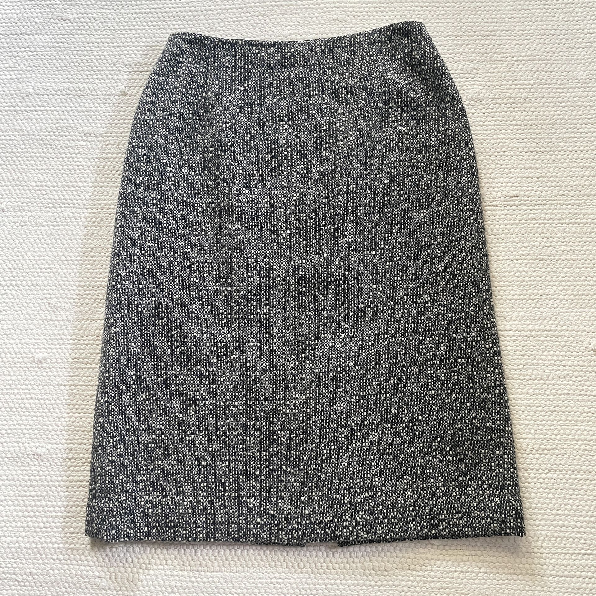 Ann Taylor LOFT Black & White Tweed Lined A-Line Pencil Skirt Knee Length Size 2