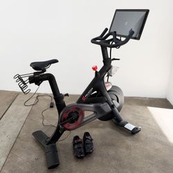 Peloton Bike w/Shoes
