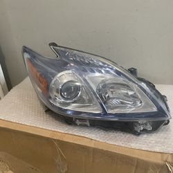 2010-2015 Toyota Prius Plug In Right Headlight 