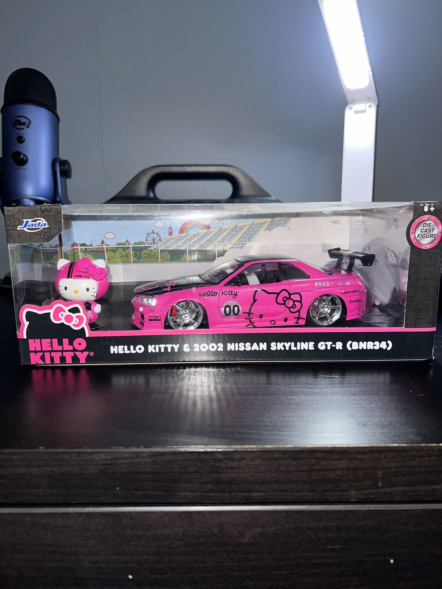 Jada Toys Hello Kitty 2002 Nissan Skyline GT-R (BNR34) 1/24 Scale 