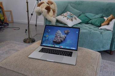 Apple MacBook Pro i9/16gb/512ssd/560x 4gb
