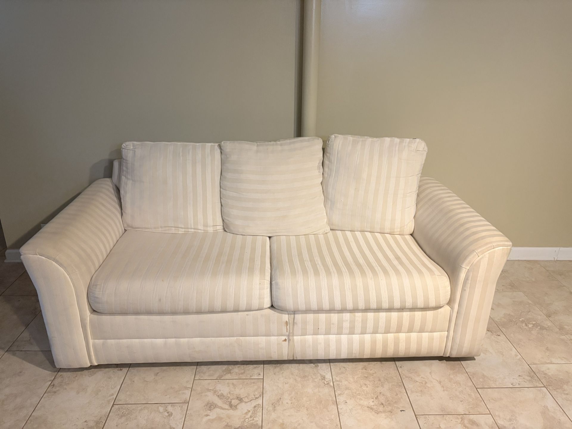 Cream Pull-Out Couch – Comfortable Guest Seating