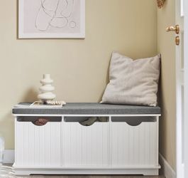 Modern design 3 drawers bench, good choice for hallway and living room.    Retail $150