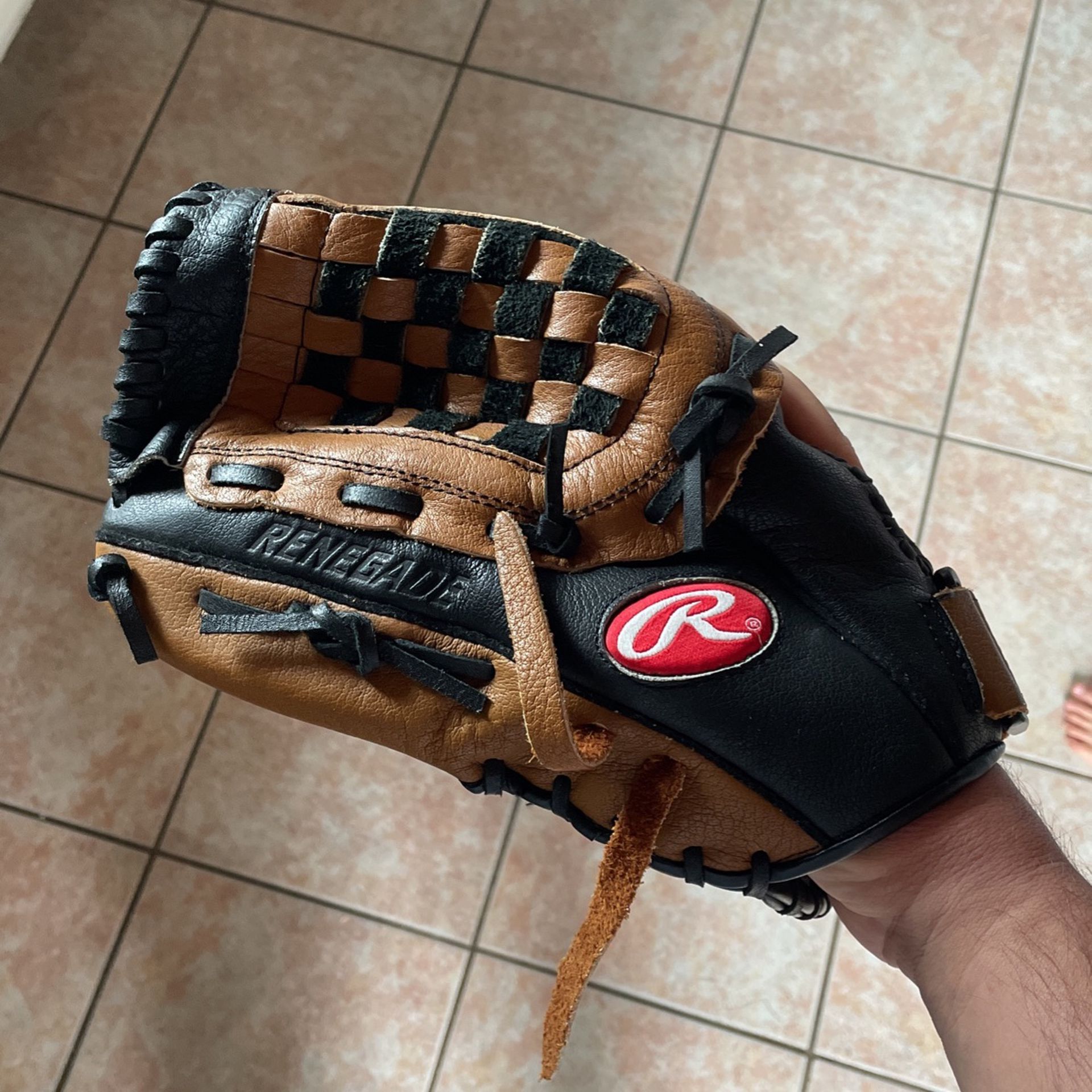 LHT / RH Baseball Glove