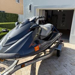 2014 Yamaha VX Deluxe Waverunner with Trailer