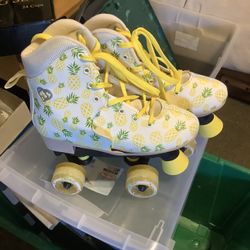 Girls Rollerskates New. Cash Only