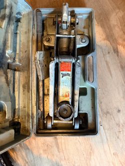 Hydraulic Floor Jack with Carry Case