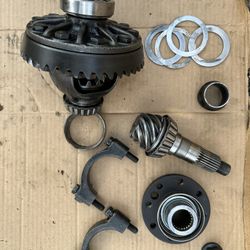 Jeep Wrangler 4.88 gear set. 39/8 tooth count rounds to 4.88 gears