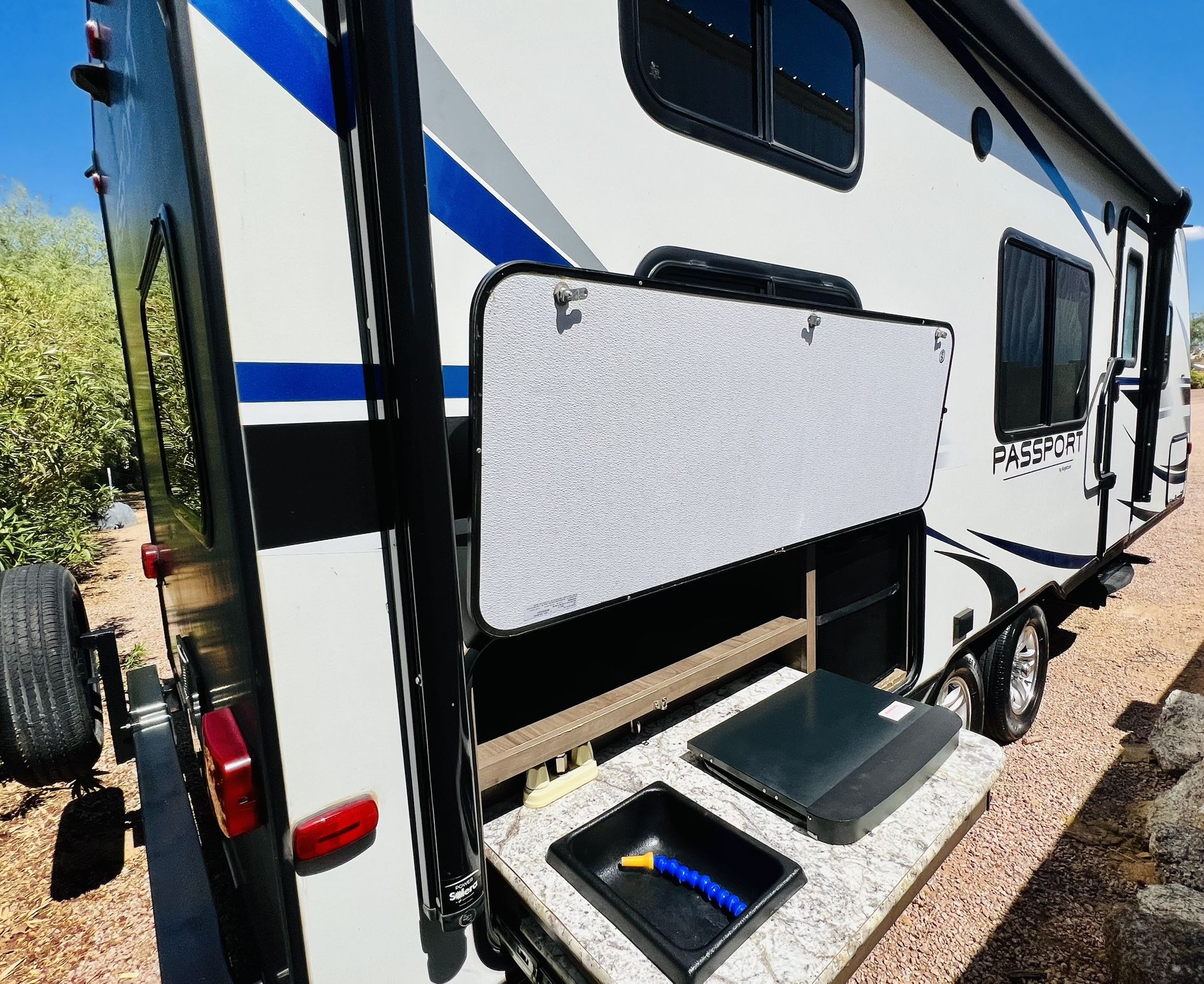 2019 Passport travel trailer, 25Ft Bunkhouse only 4000 pounds Must See